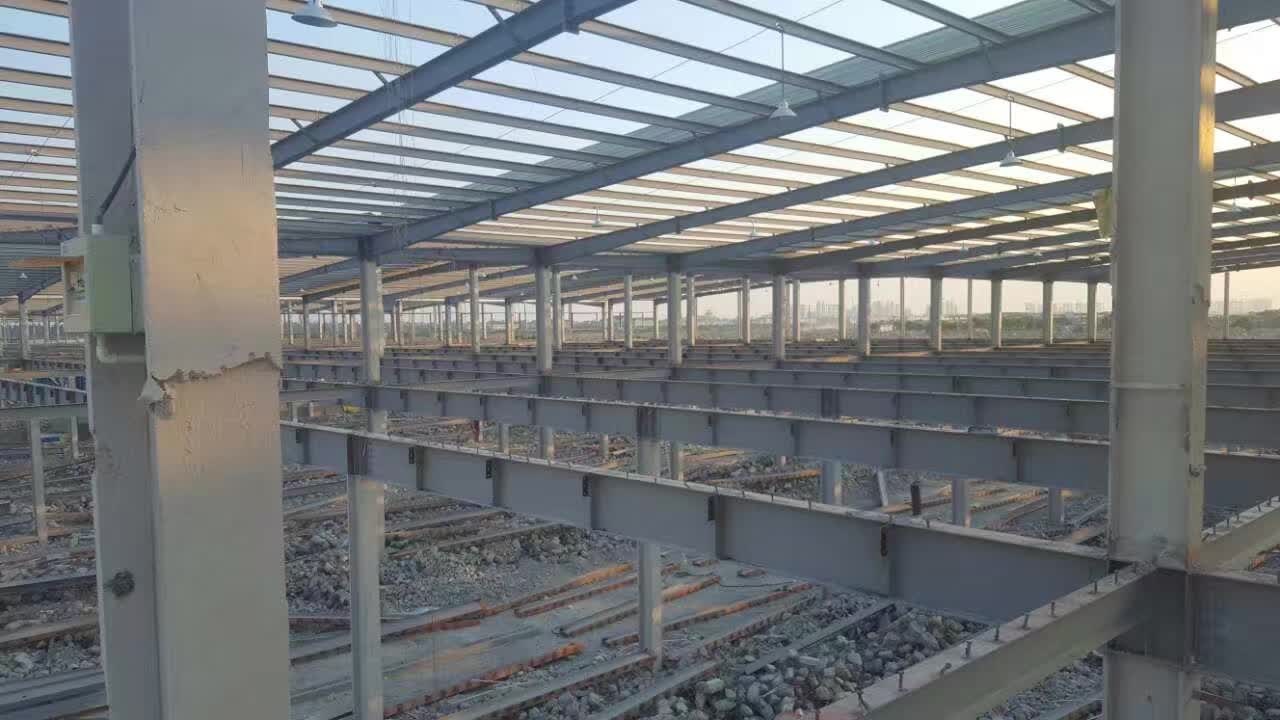 厂房钢大门_钢构厂房每平方米的用钢量_钢结构厂房脚手架