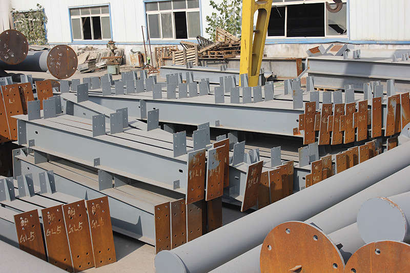 厂房钢大门_钢结构厂房脚手架_钢构厂房每平方米的用钢量